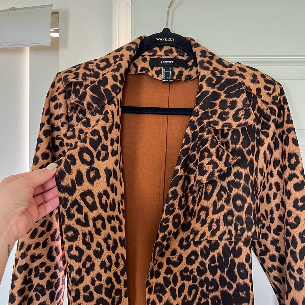 Leopard trenchcoat